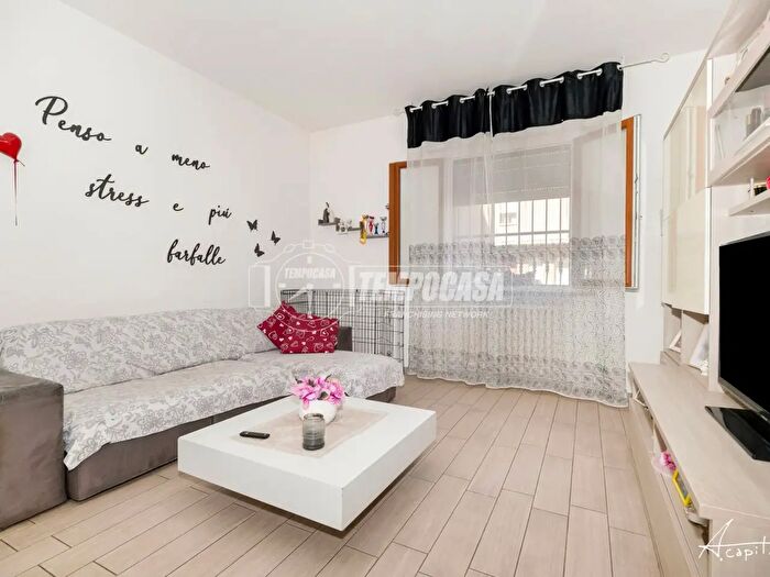 Casa quadrilocale in vendita in Via Indipendenza, Soliera