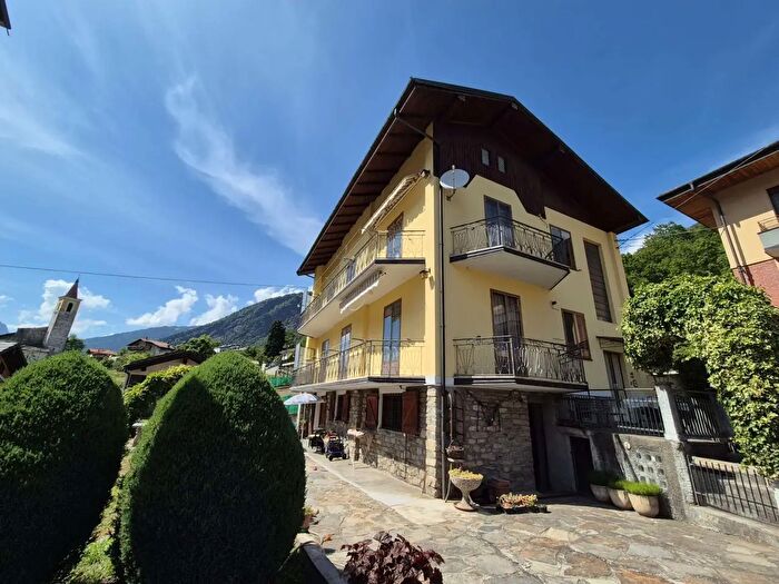 Casa con 10 locali in vendita in Frazionevillaretto, Roure