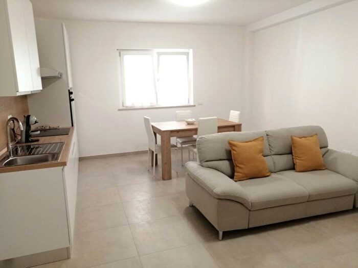 Appartamento trilocale in affitto in Via Giuseppe Mazzini, Centro, Rocca San Giovanni