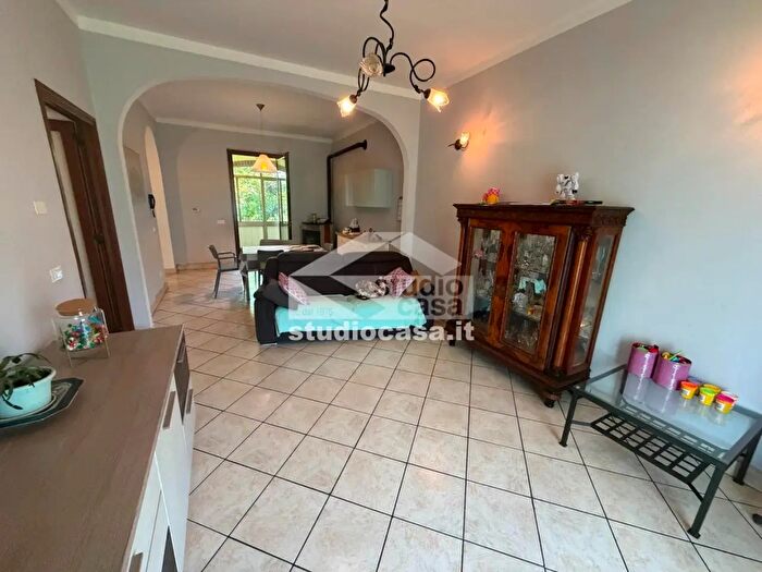Casa con 12 locali in vendita in Viale Europa, Crema