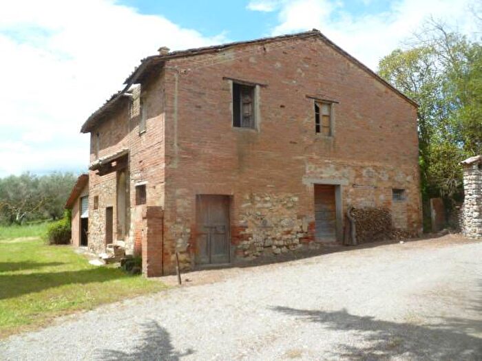 Casa con 6 locali in vendita in Castiglione Del Lago