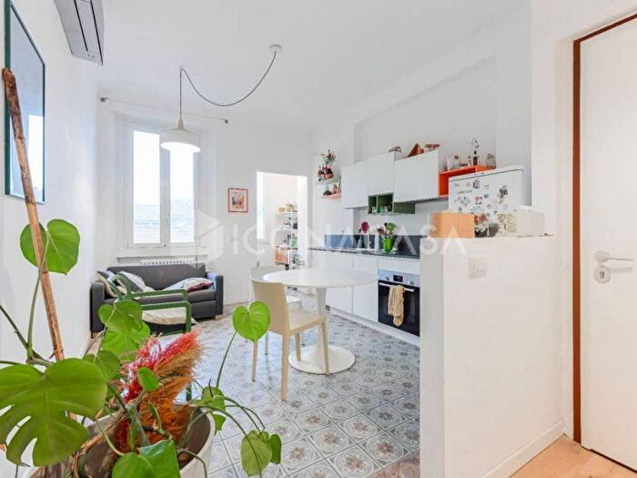 Appartamento trilocale in affitto in Via Rovereto, Rovereto, Milano