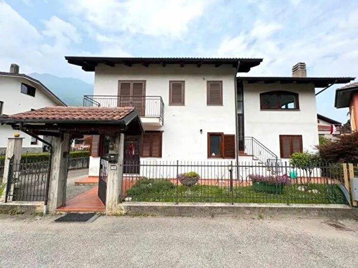 Casa con 6 locali in vendita in Via Monginevro, Pinasca
