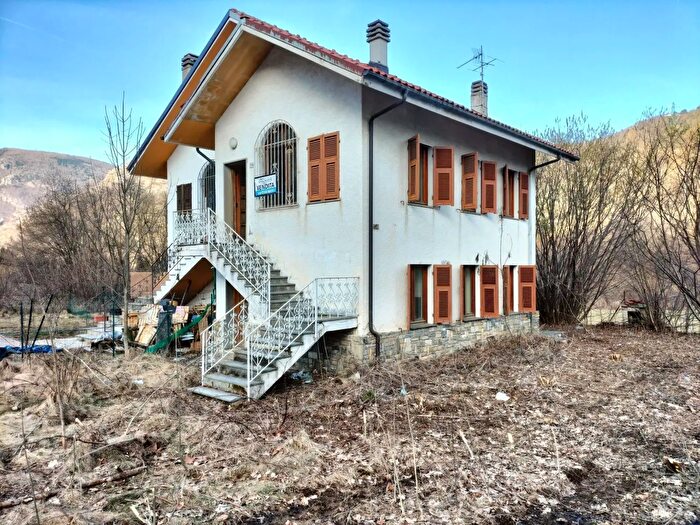 Casa quadrilocale in vendita in Via Nazionale, Pornassio