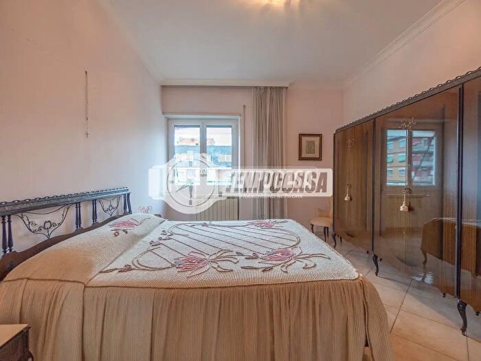 Appartamento trilocale in vendita in Via Roberto Malatesta, Roma