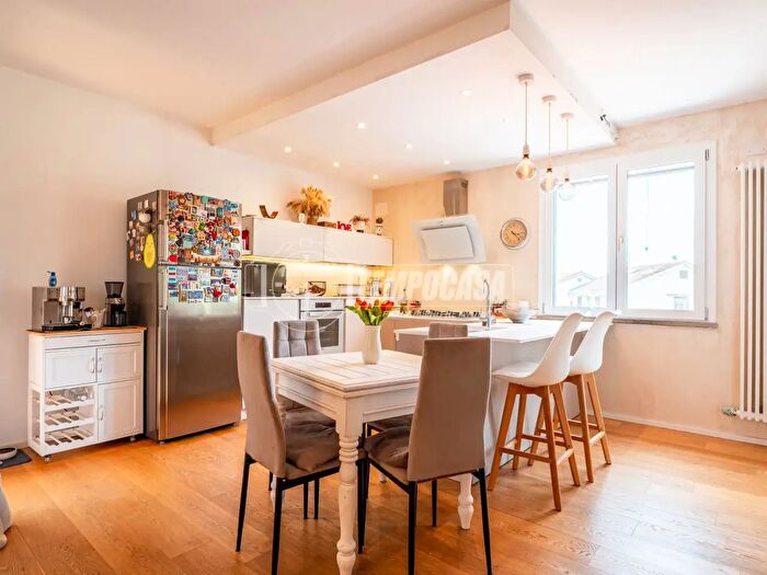 Appartamento trilocale in vendita in Via Raffaello, Piombino