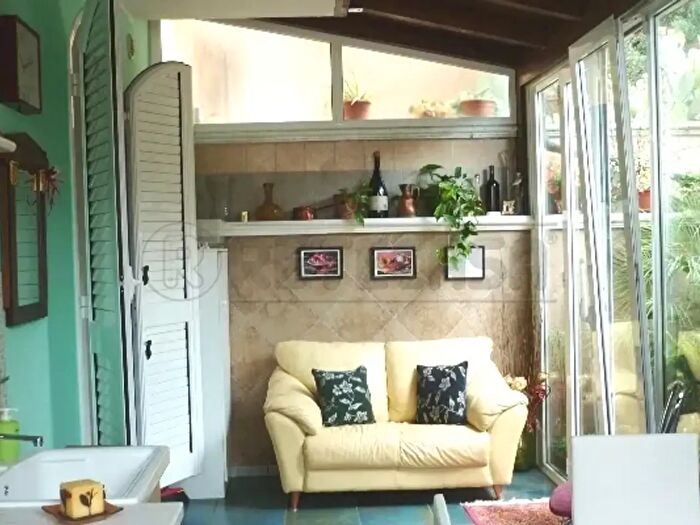 Casa con 8 locali in vendita in Casarano