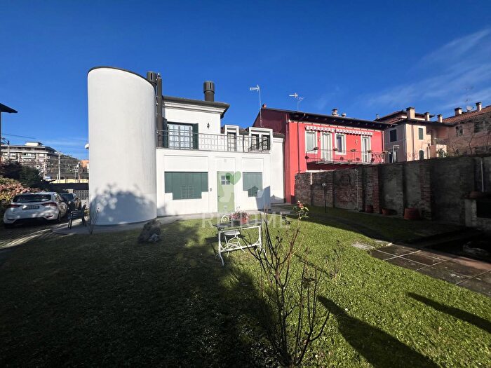 Appartamento trilocale in vendita in Via della Cernaia, Udine