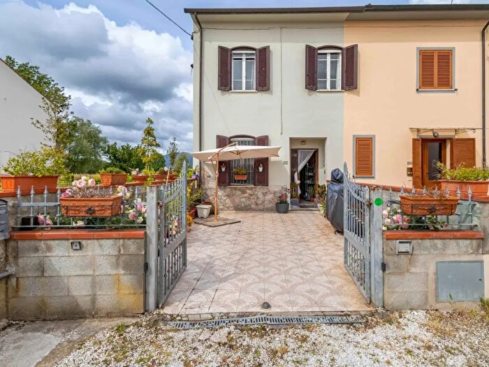 Casa con 5 locali in vendita in Piantalbis, Cascina