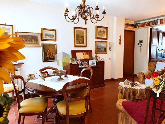 Appartamento con 5 locali in vendita in Carnelutti, Pisa