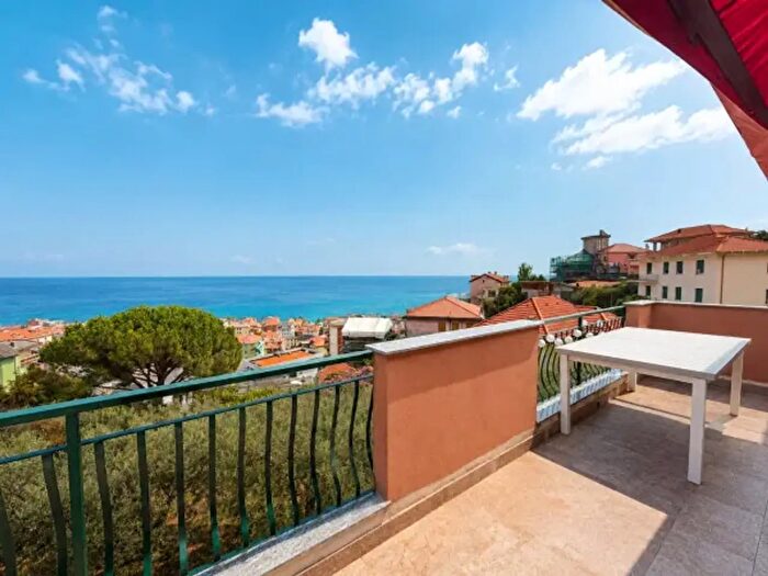 Appartamento trilocale in vendita in Via San Francesco d'Assisi, Varazze