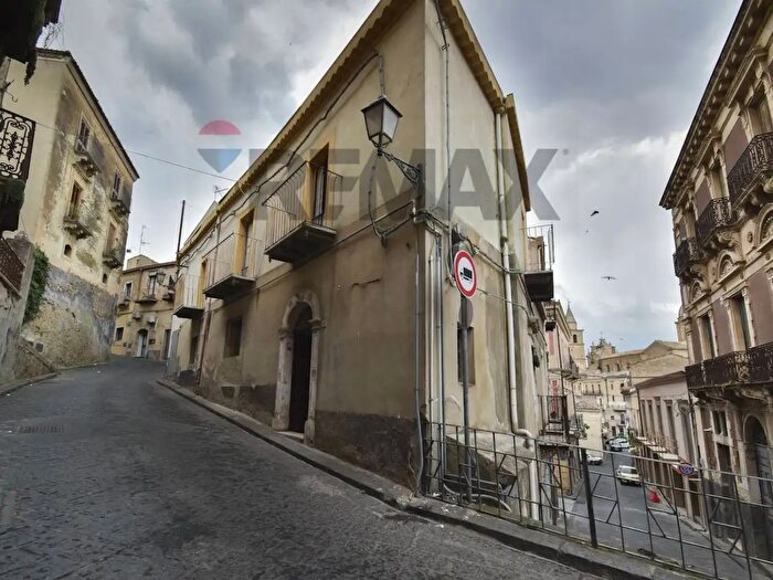 Casa con 15 locali in vendita in Via Diodorea, Agira