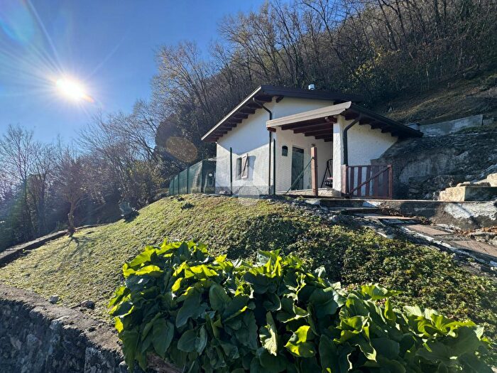 Casa bilocale in vendita in Frazione Belvedere, Valmadrera