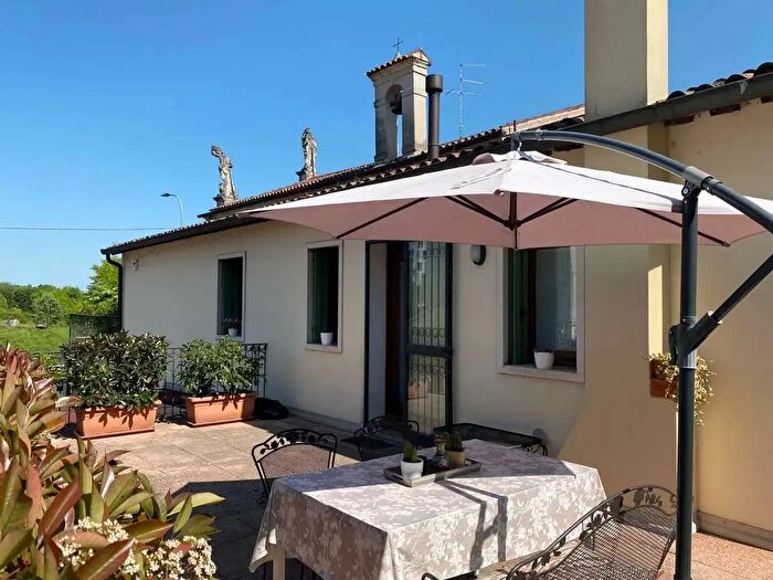 Casa con 7 locali in vendita in Vicenza