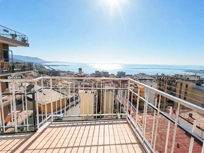 Appartamento con 5 locali in vendita in Via Spinosa, Salerno