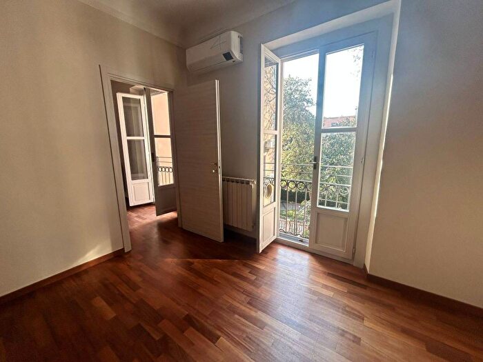 Appartamento quadrilocale in affitto in Via San Martino, Quadronno Crocetta, Milano