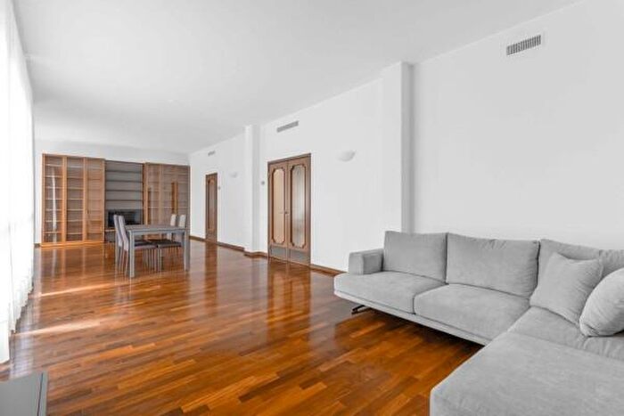 Appartamento quadrilocale in vendita in Via Patroclo, Milano