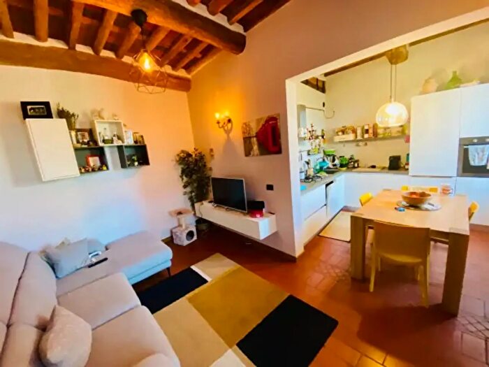Casa quadrilocale in vendita in Via per Corte Ceci, Lucca