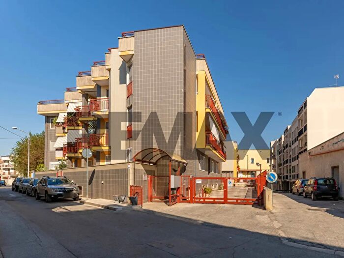 Appartamento con 5 locali in vendita in Acquaviva Delle Fonti