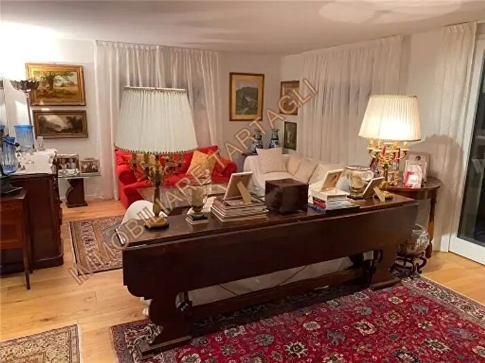 Appartamento con 6 locali in vendita in Firenze