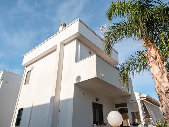 Casa con 8 locali in vendita in Taranto