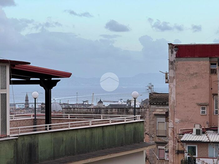 Appartamento con 6 locali in vendita in Salita Miradois, Napoli