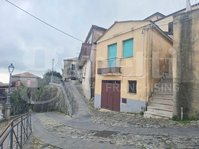 Appartamento bilocale in vendita in Piazza Castello Snc, Squillace