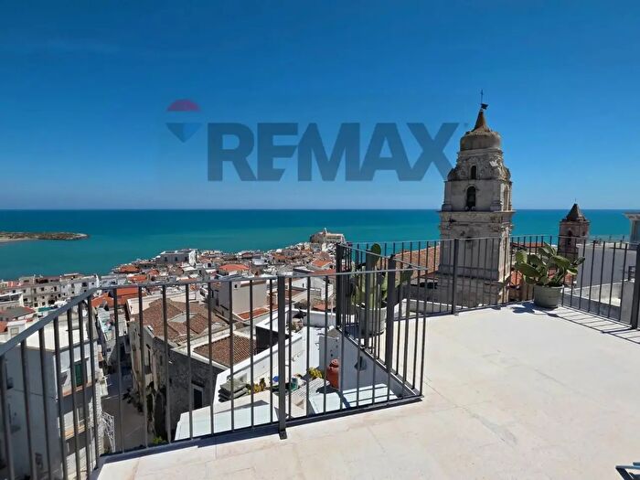 Appartamento con 6 locali in vendita in Via Vescovado, Vieste