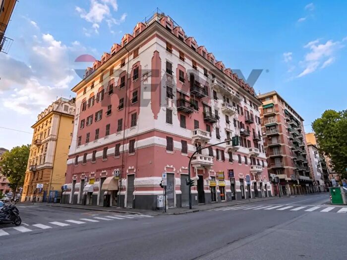 Appartamento con 5 locali in vendita in Corso Sardegna, Genova