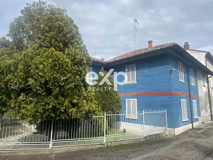 Casa con 5 locali in vendita in Casteggio