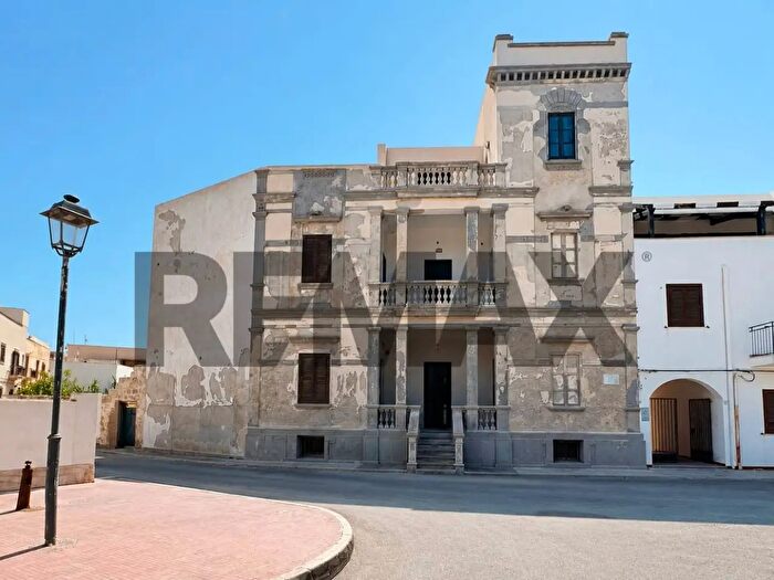 Appartamento con 5 locali in vendita in Lungomare Duilio, Favignana