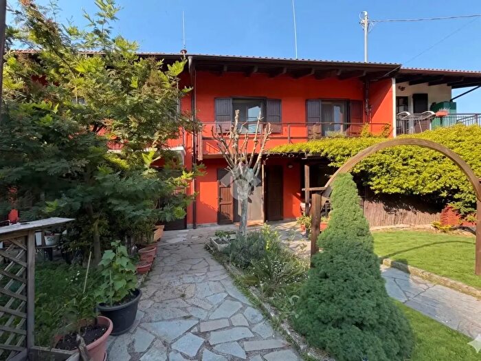 Casa con 6 locali in vendita in Borgata Martinetto, Cumiana