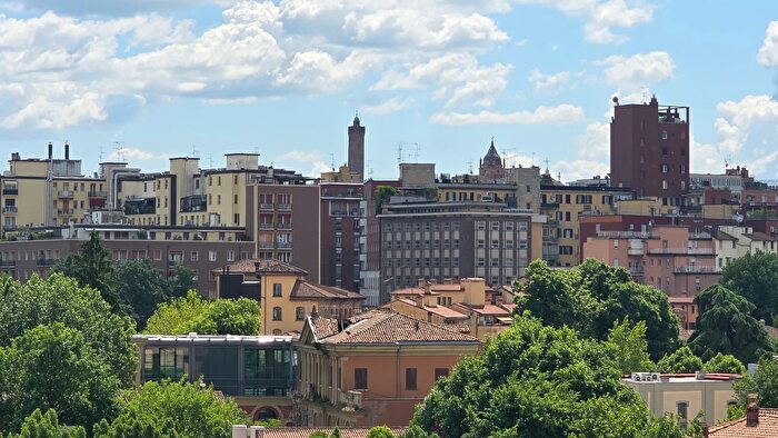 Appartamento con 5 locali in affitto in Bologna