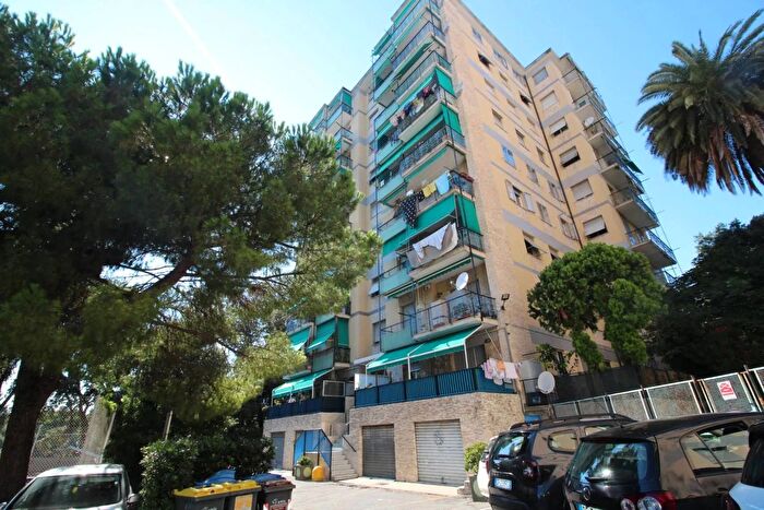 Appartamento trilocale in vendita in Via Giacomo Filippo Porrata Genova, Genova