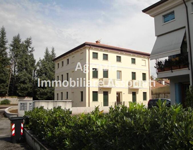 Appartamento trilocale in affitto in Via Baggi, Centro, Rosà