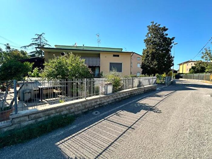 Casa con 5 locali in vendita in Via India, Bastia Umbra