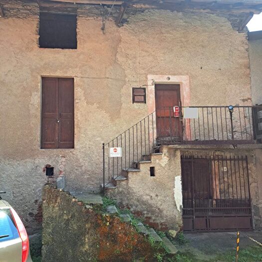 Casa trilocale in vendita in Dumenza