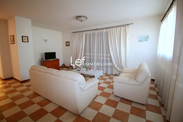 Casa con 8 locali in vendita in Sernaglia Della Battaglia