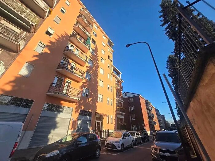 Appartamento trilocale in vendita in Via Deledda, Cinisello Balsamo