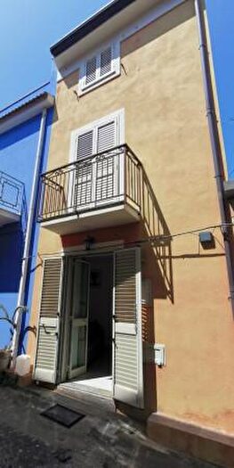 Casa trilocale in vendita in Via Ugo Foscolo, Furnari