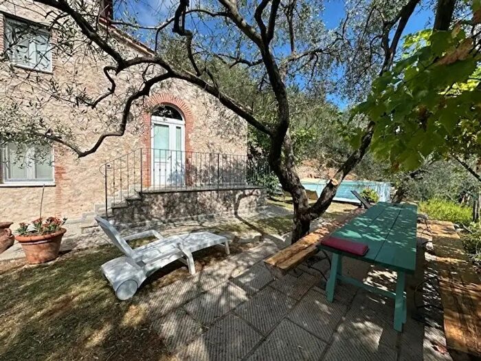 Casa quadrilocale in vendita in Camaiore