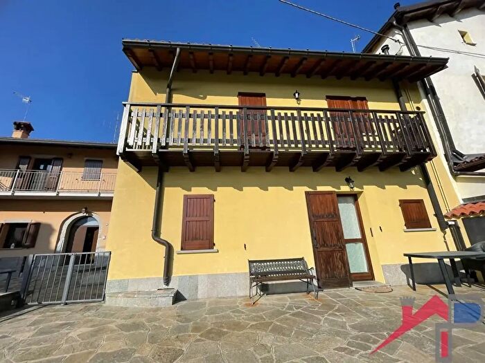 Casa trilocale in vendita in Cisano Bergamasco