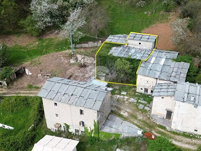 Casa con 6 locali in vendita in Località Sottosengia, Fumane