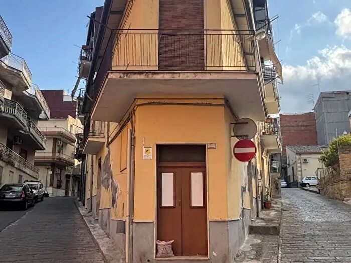 Casa con 6 locali in vendita in Via della Fonte, Scordia