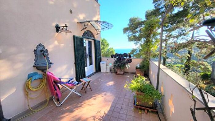 Appartamento trilocale in vendita in Piazza Angelo Carli, Imperia