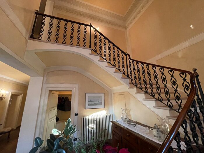 Casa con 11 locali in vendita in Luzzara