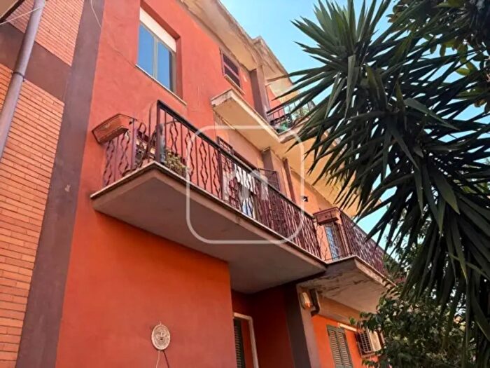 Appartamento trilocale in vendita in Via Canicattì, Roma