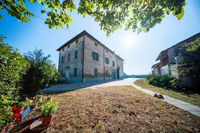 Appartamento con 5 locali in vendita in Frazione Diolo, Soragna