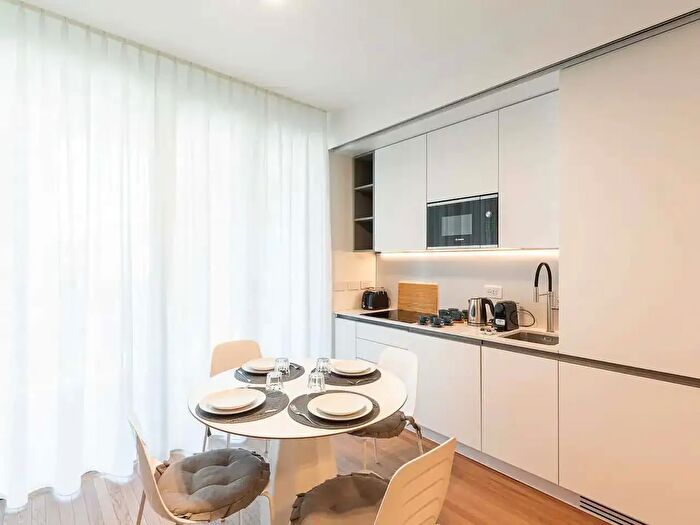 Appartamento monolocale in affitto in Via Stresa, Milano