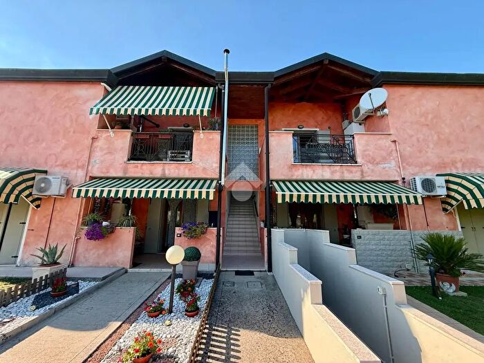 Appartamento quadrilocale in vendita in Via Angelo Buodo, Pravisdomini